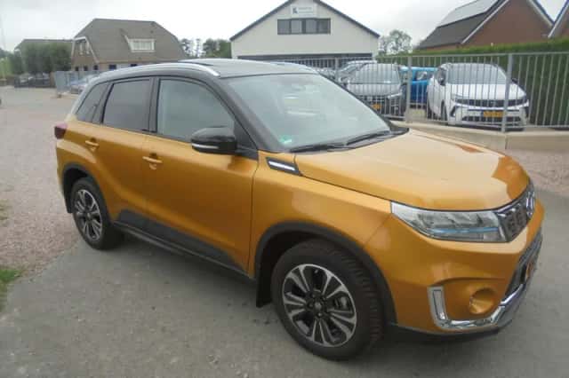 Suzuki Vitara (2022) thumbnail 4