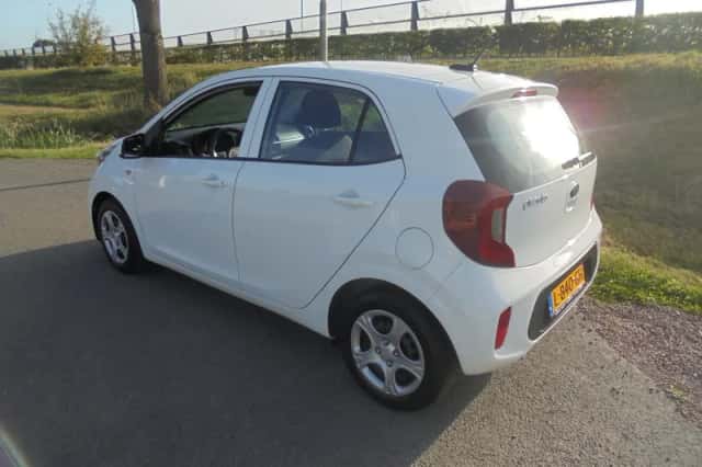 Kia Picanto (2021) thumbnail 2