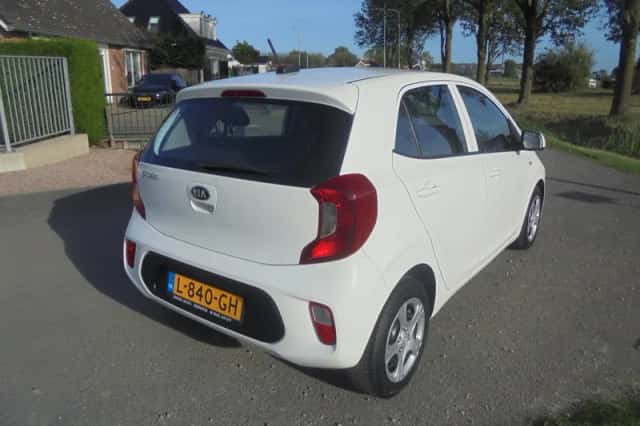 Kia Picanto (2021) thumbnail 3