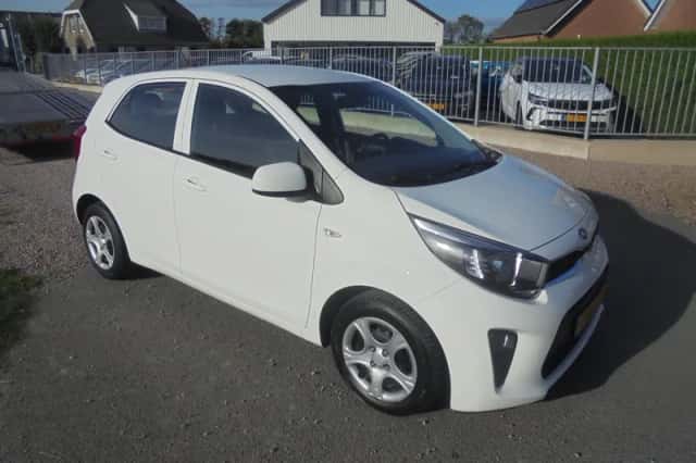 Kia Picanto (2021) thumbnail 4
