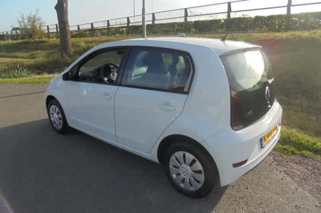 Volkswagen Up! (2021) thumbnail 2