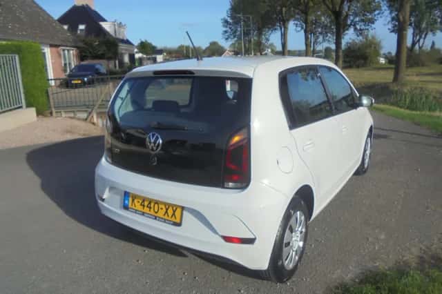 Volkswagen Up! (2021) thumbnail 3