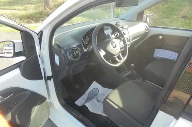 Volkswagen Up! (2021) thumbnail 5