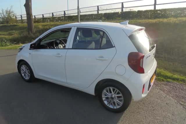 Kia Picanto (2021) thumbnail 2