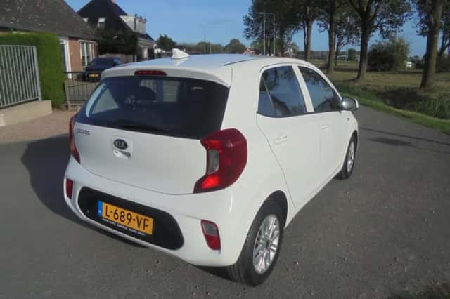 Kia Picanto (2021) thumbnail 3