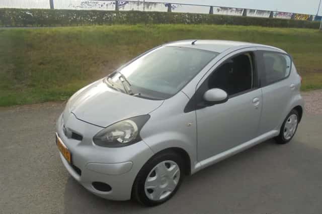 Toyota Aygo (2010) thumbnail 1