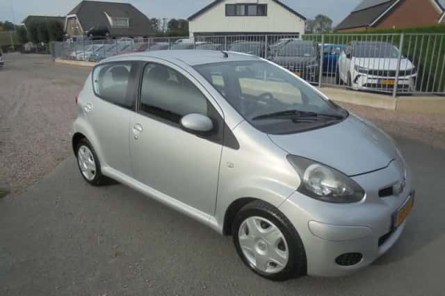 Toyota Aygo (2010) thumbnail 4