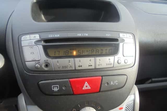 Toyota Aygo (2010) thumbnail 6
