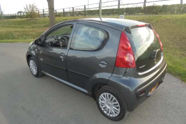 Peugeot 107 (2011) thumbnail 2