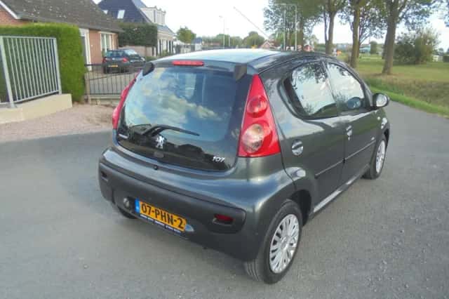 Peugeot 107 (2011) thumbnail 3