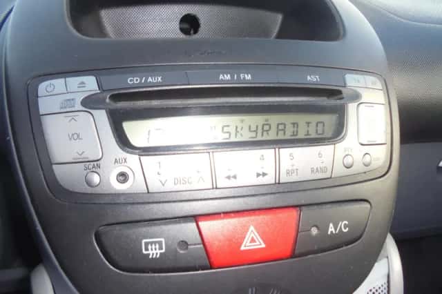 Peugeot 107 (2011) thumbnail 6