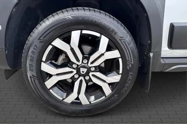 Dacia Duster (2022) thumbnail 3