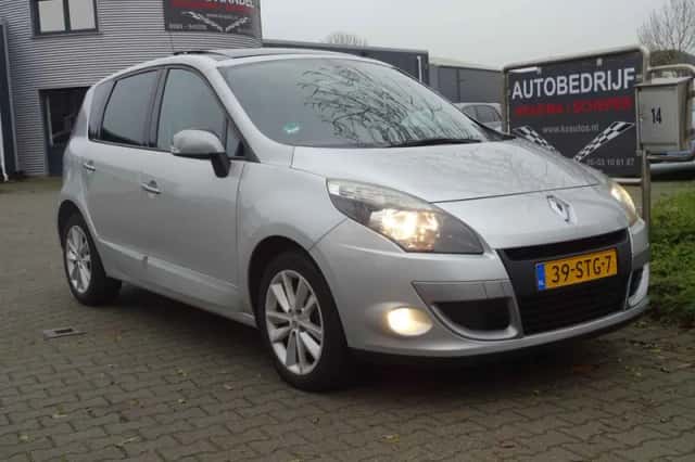 Renault Scénic (2011) thumbnail 1