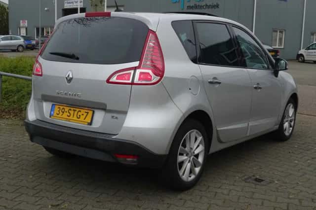 Renault Scénic (2011) thumbnail 2