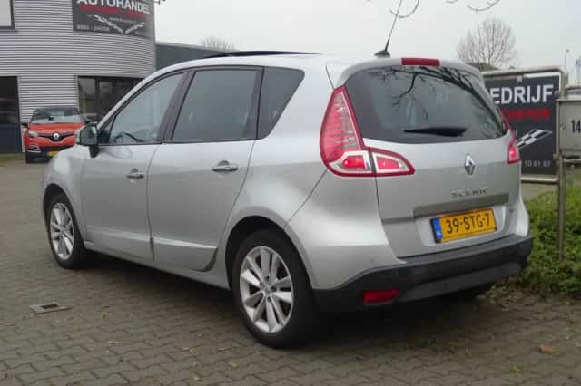 Renault Scénic (2011) thumbnail 3
