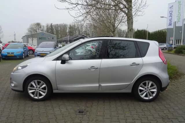Renault Scénic (2011) thumbnail 5