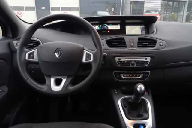 Renault Scénic (2011) thumbnail 6