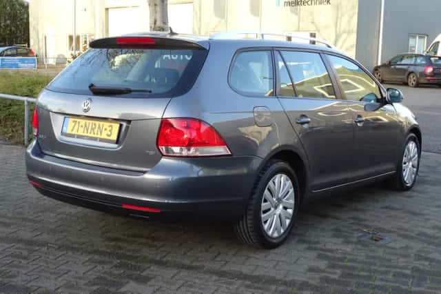 Volkswagen Golf (2010) thumbnail 2