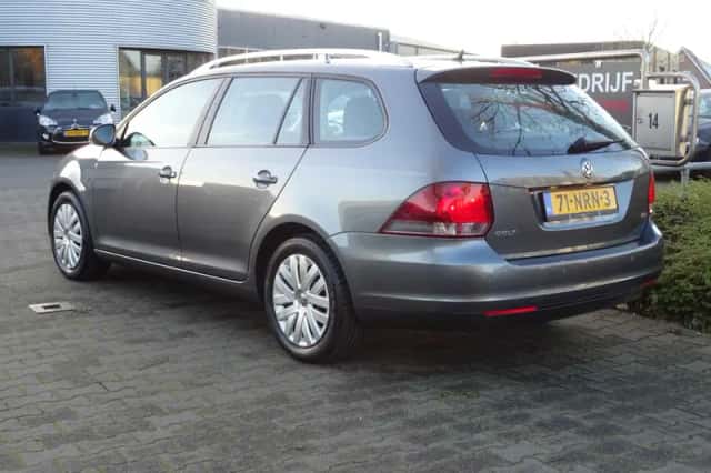 Volkswagen Golf (2010) thumbnail 3