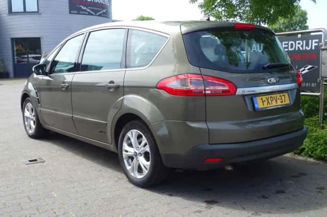 Ford S-Max (2014) thumbnail 3