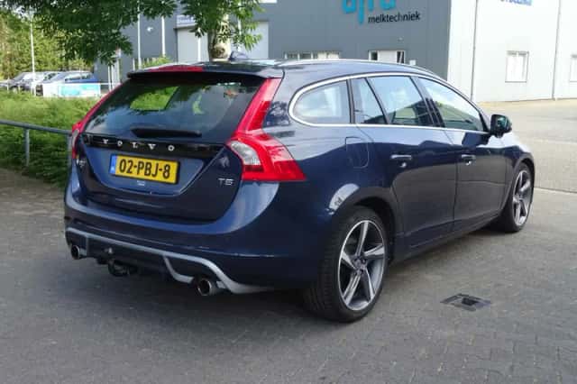 Volvo V60 (2011) thumbnail 2