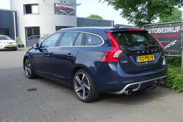 Volvo V60 (2011) thumbnail 3