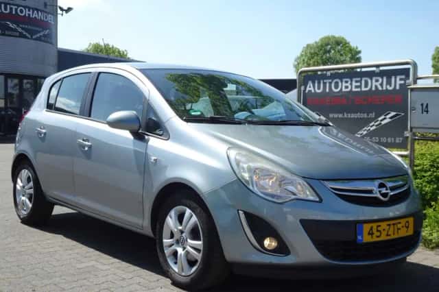 Opel Corsa (2013) thumbnail 1