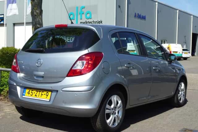 Opel Corsa (2013) thumbnail 2