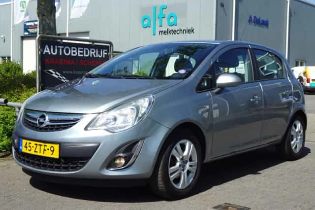 Opel Corsa (2013) thumbnail 4