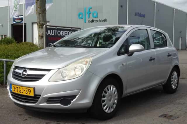 Opel Corsa (2010) thumbnail 4