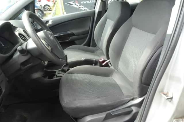 Opel Corsa (2010) thumbnail 6
