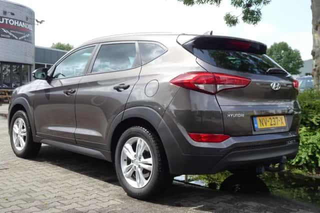 Hyundai Tucson (2017) thumbnail 3