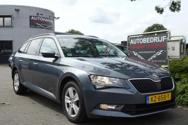 Škoda Superb (2017) thumbnail 1