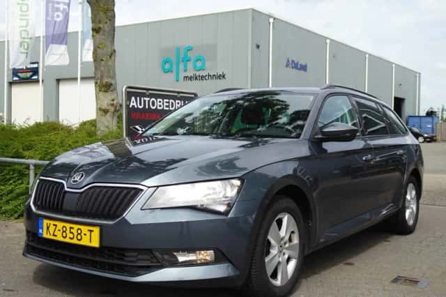 Škoda Superb (2017) thumbnail 4