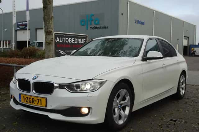 BMW 3-Serie (2015) thumbnail 4