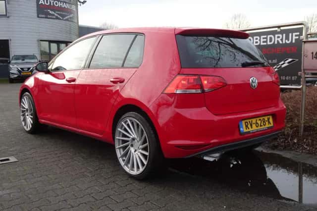 Volkswagen Golf (2014) thumbnail 3