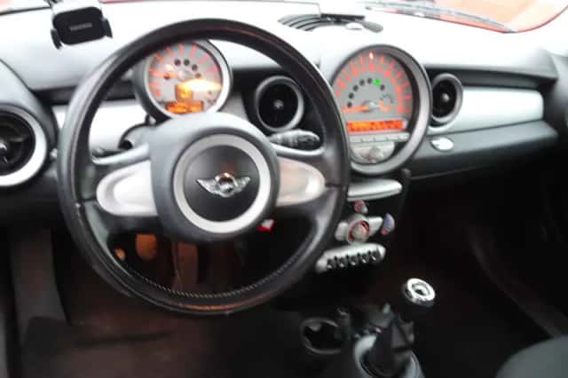 MINI One (2010) thumbnail 5