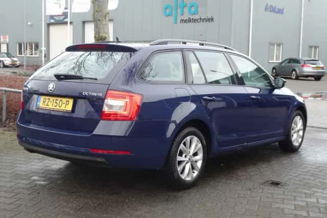 Škoda Octavia (2018) thumbnail 2