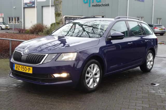 Škoda Octavia (2018) thumbnail 4