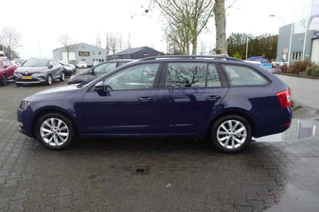 Škoda Octavia (2018) thumbnail 5