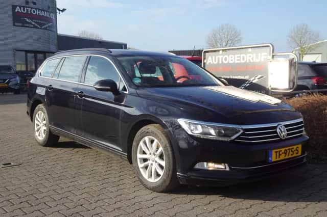Volkswagen Passat (2018) thumbnail 1