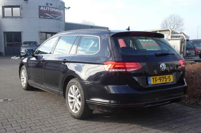 Volkswagen Passat (2018) thumbnail 3