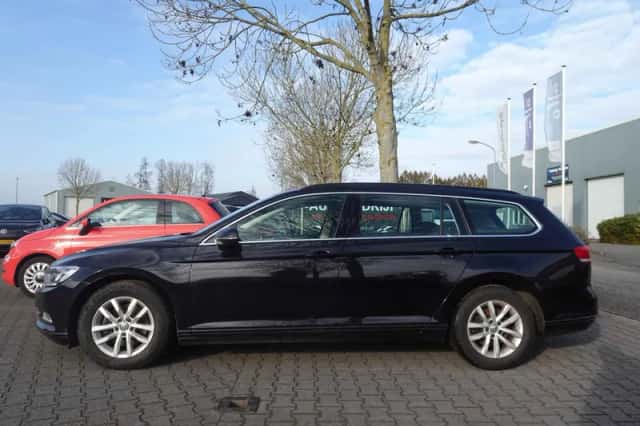 Volkswagen Passat (2018) thumbnail 5