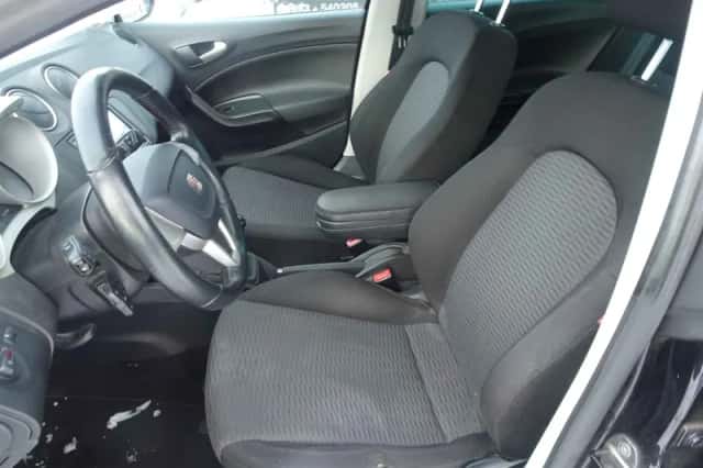SEAT Ibiza (2011) thumbnail 6