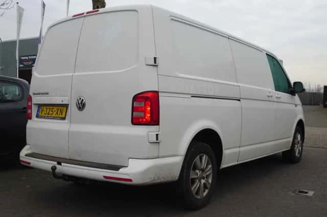 Volkswagen Transporter (2019) thumbnail 2
