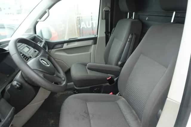 Volkswagen Transporter (2019) thumbnail 6