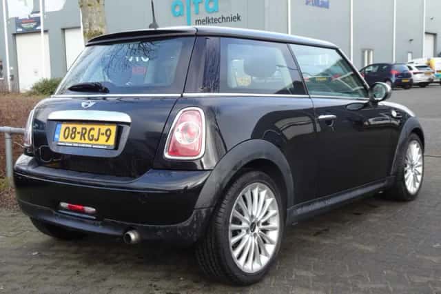 MINI One (2011) thumbnail 2