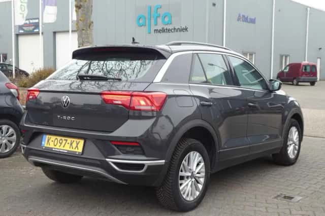 Volkswagen T-Roc (2021) thumbnail 2