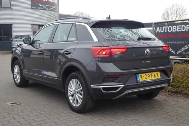 Volkswagen T-Roc (2021) thumbnail 3