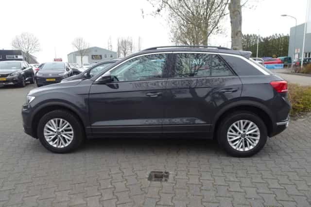 Volkswagen T-Roc (2021) thumbnail 5